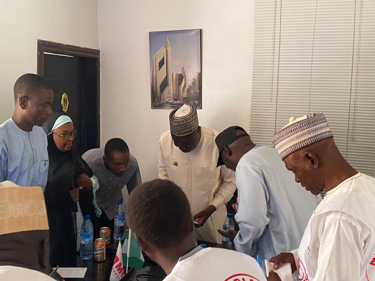 We were honored to host a partnership meeting with the Nigerian Red Cross Society, Kano State Branch, ahead of the official launch of their 2025 Humanitarian Service Calendar.
#MGKFoundation #RedCross #EmergencyResponse   #HumanitarianService #PartnershipForImpact