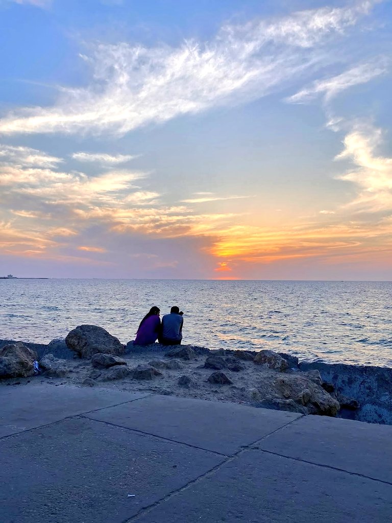 «أحتاجُ وجودك، كما يحتاجُ البحر شمس المغيب» :)
- Meeting by the sea in Alexandria.