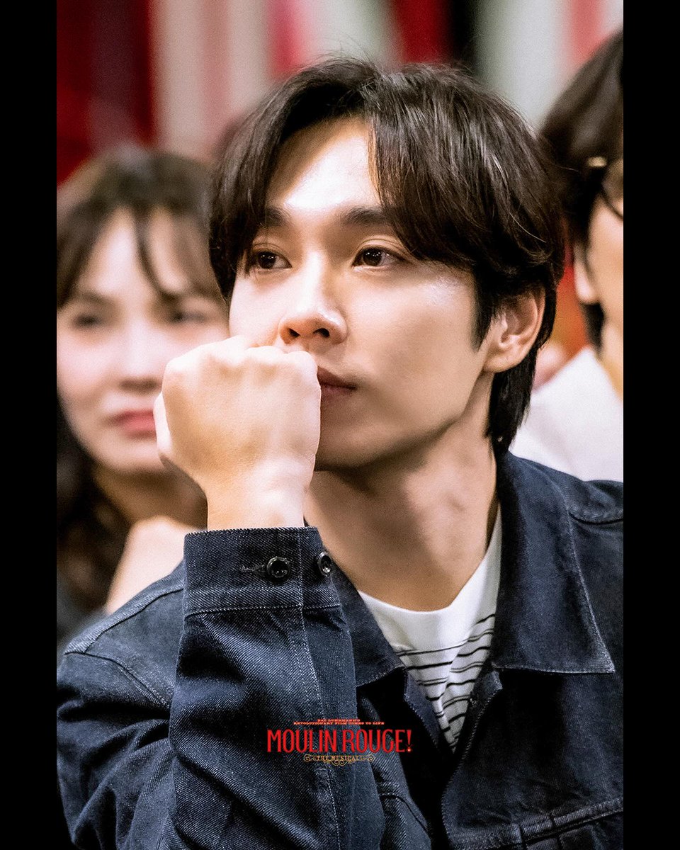 251017 씨뮤 인스타 #이석훈

#뮤지컬물랑루즈! | 상견례 현장 공개💃🏻
쿤티안 얼굴이 벌써재밌다,,♡