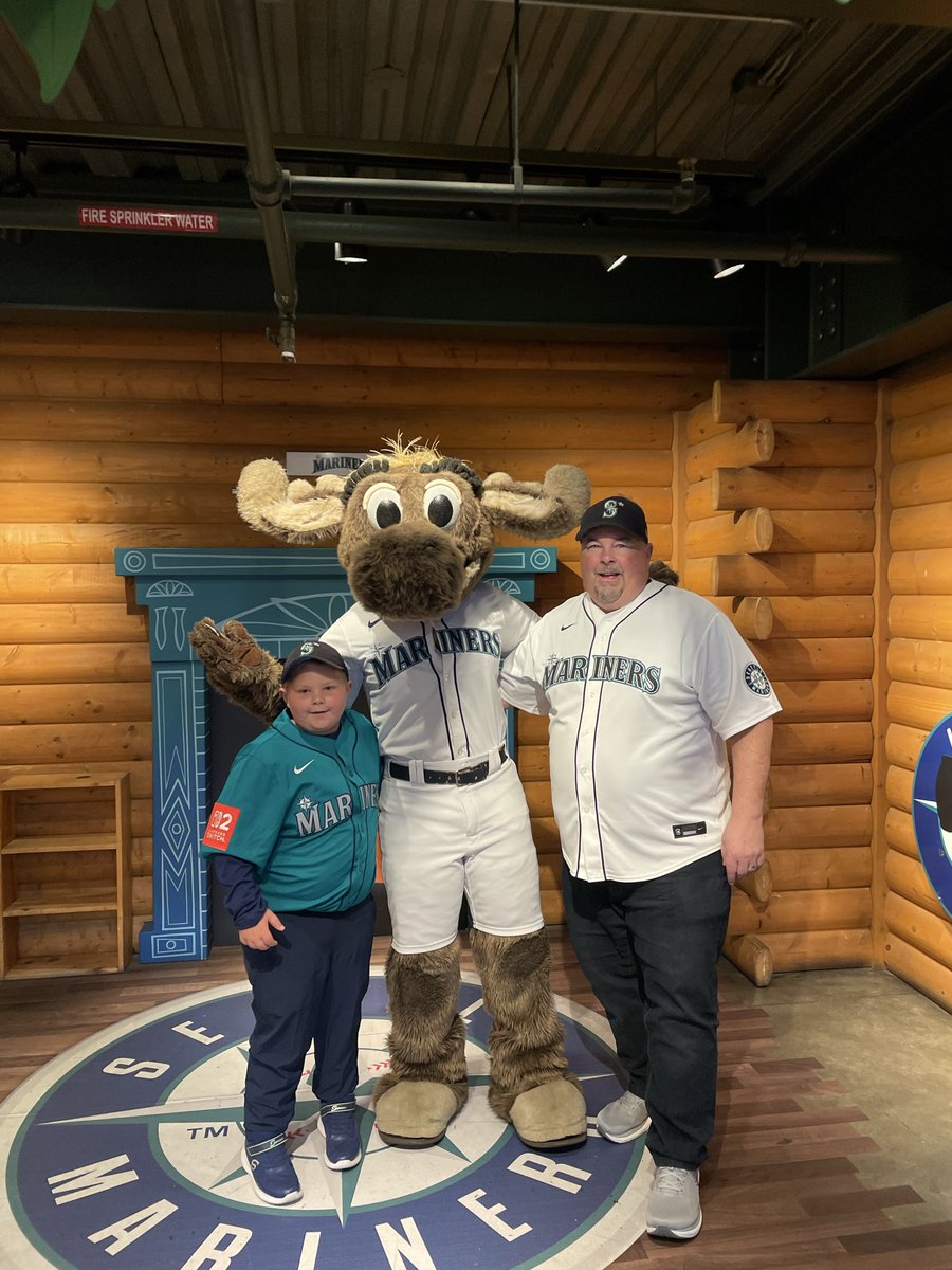 40_twostep's tweet photo. Mariners Game 4!  Let’s Go! https://t.co/ySJN2z2vMZ