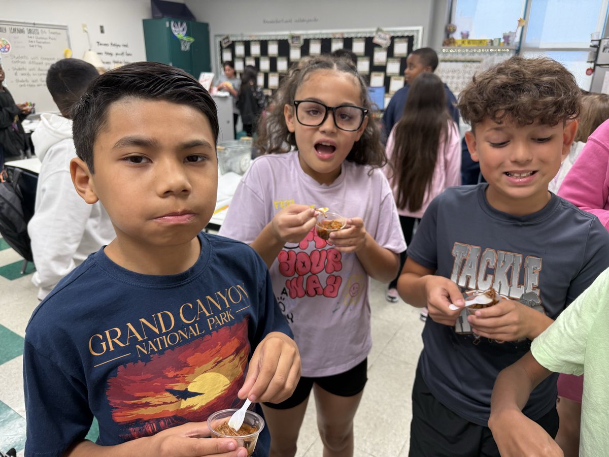 Flavor meets literature! 4th graders sampled Ropa Vieja after reading Letters from Heaven and they gave it rave reviews! 😋📖