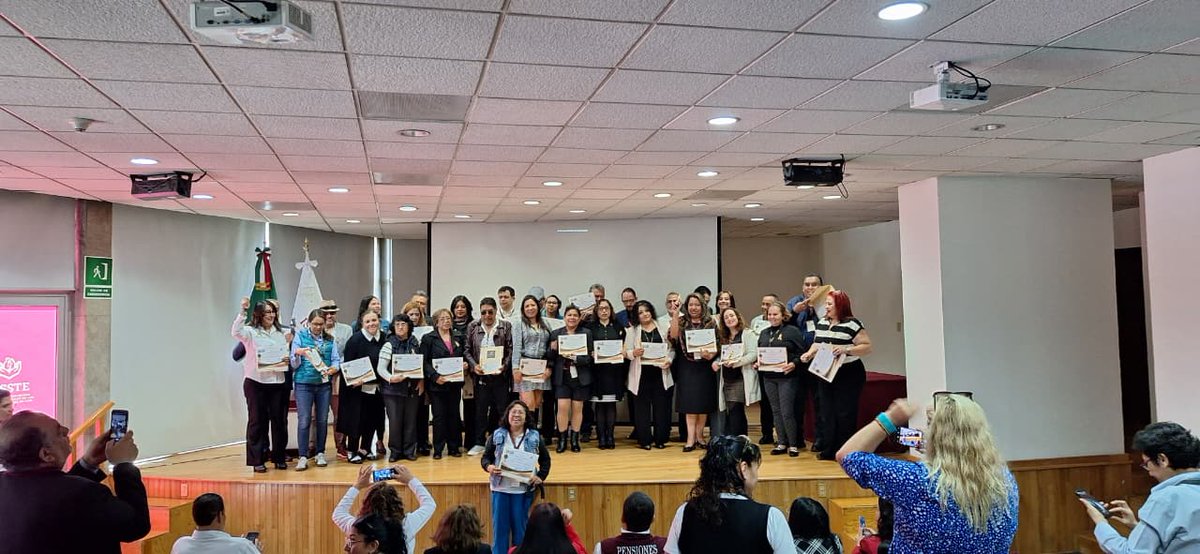 Octubre 16, 2025

Entrega de reconocimientos a los compañeros de la Sección 34, Dirección de Prestaciones Económicas Sociales y Culturales, por 5, 10, 15, 20, 25, 30 y 35 años de servicio en el ISSSTE.

¡Muchas felicidades!