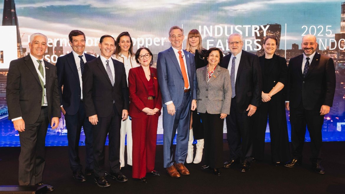 InvestChile's tweet photo. 𝗥𝗢𝗔𝗗𝗦𝗛𝗢𝗪 🌍 | Como cierre de la gira europea de promoción de inversiones, la ministra de Minería, Aurora Williams, y Vanessa Séverin de @InvestChile, participaron en el ICA Industry Leaders Forum, uno de los eventos más relevantes de la #LMEWeek en #Londres 🇨🇱🇬🇧 https://t.co/Wd8uGbKEcF