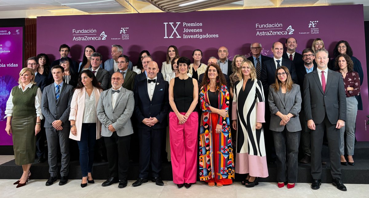 🎉 Hoy celebramos la gala de los #IXPremiosJóvenesInvestigadores, destinando 1 M€ a los proyectos ganadores para impulsar el talento científico en España

Bajo el lema “Vocación que cambia vidas”, contamos nuevamente con la colaboración del @Salud_ISCIII en la evaluación de los