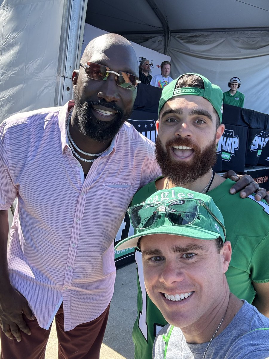 PhilthyinPhilly's tweet image. Of all available juices… gimme that #IkeJuice !!! Happy birthday @Ike58Reese sorry we scream and yell like maniacs everytime we see you @SportsRadioWIP