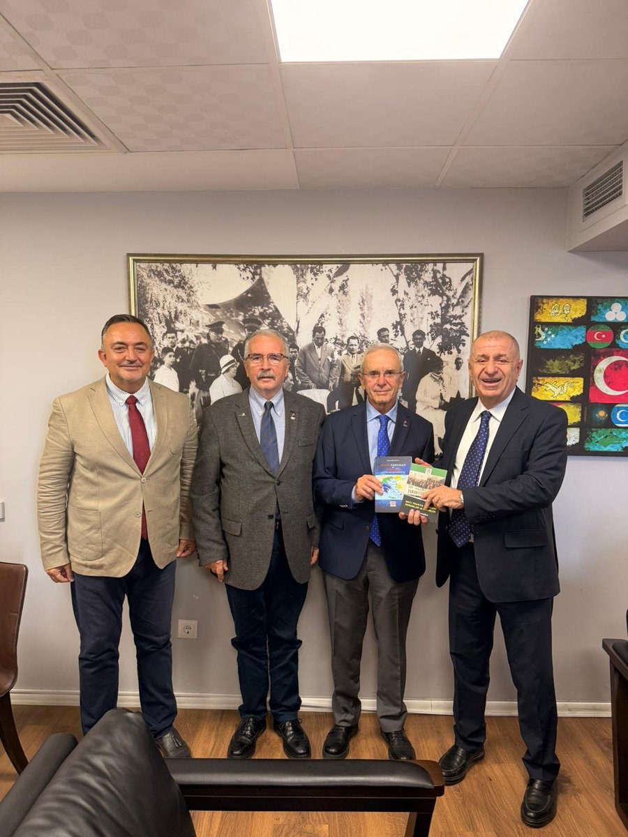 FerruhOzkan57's tweet photo. RUMELİ STRATEJİK ARAŞTIRMALAR MERKEZİ
(#RUBASAM) GENEL BAŞKANI 
Sayın #SÜHEYLÇOBANOĞLU ve Yönetim  Kurulu Üyeleri ile birlikte #ZaferPartisi İstanbul il Başkanlığında Genel Başkanımız tarafından kabul edildiler.
https://t.co/MbR752sJ3i
@umitozdag @O_PEHLIVANOGLU 
@cezmi_polat https://t.co/Ht7G82FpVW