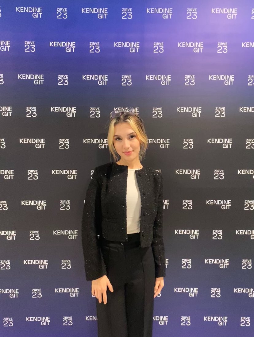 elvanerdn's tweet photo. Zirve23’te ilham verici insanlarla bir araya gelmek, yeni fikirler ve bakış açıları kazanmak harikaydı! 🙌🏻 
Etkinlikte emeği geçen herkese teşekkürler.

#Zirve23 #KendineGit https://t.co/bbfQhSk04B