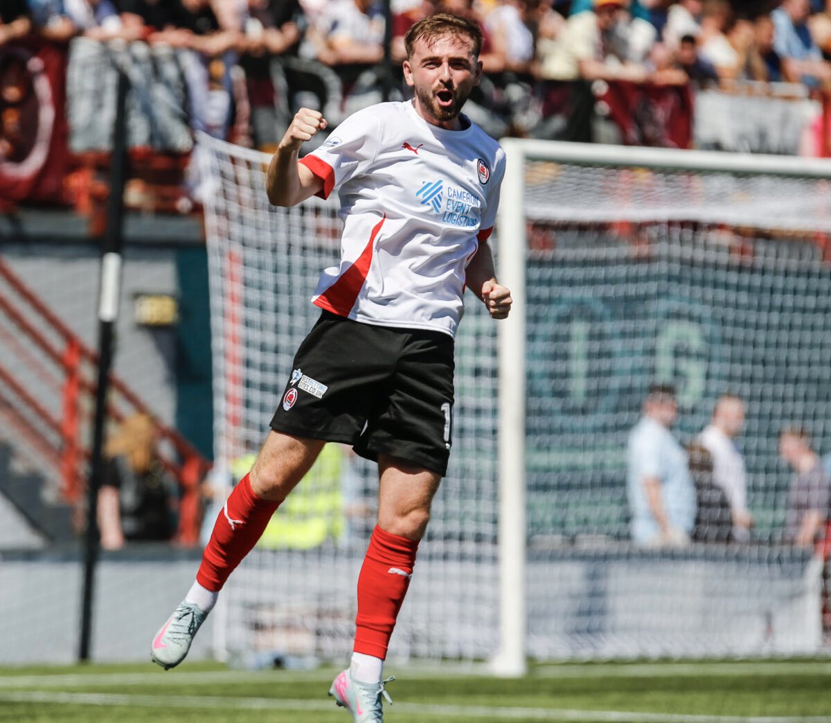 The_Thirty_'s tweet photo. James Hilton has scored or assisted in all but 1 of his previous 7 league games…

🅰️ vs East Kilbride 
⚽️ vs Stirling 
⚽️ vs Edinburgh City
⚽️ vs Annan
vs Elgin
⚽️ vs Stranraer 
🅰️ vs Spartans 

What a start it’s been for him at Clyde! 👏 https://t.co/EV3tVr01KU