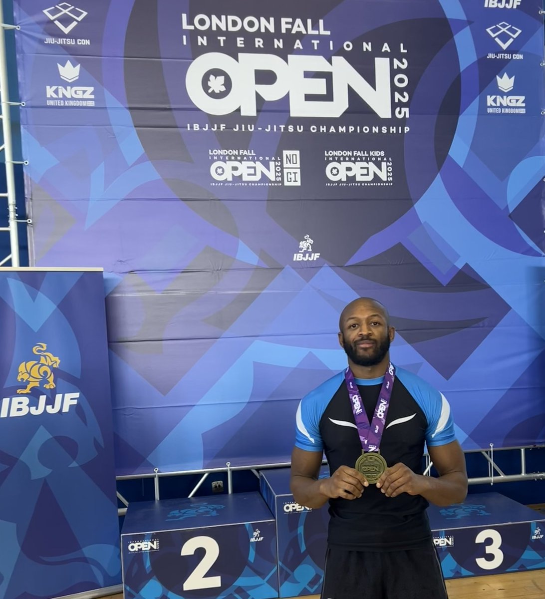 bnd__17's tweet image. 🥉 BRONZE A L’OPEN IBJJF LONDON FALL 2025 🇬🇧

Gi
1 victoire au point
1 défaite à la décision (0-0)
Au pieds du podium

No Gi
1 victoire au point
1 défaite par soumission
🥉Medaile de bronze 

#grappling #bjj #nogi #ibjjf #londonfall #london