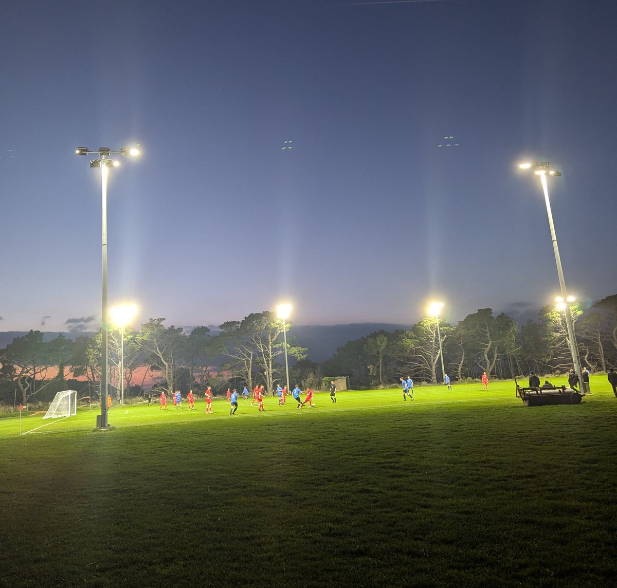 Les Quennevais under the lights again this evening ⚽🔥 <a href="/JerseyFA/">Jersey Football Association 🇯🇪</a> <a href="/SportcastJersey/">Sportscast Jersey</a>