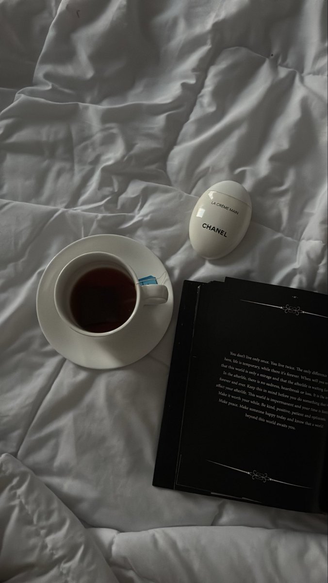 rupalnahdi's tweet photo. Thursday in bed. https://t.co/8gNIm0Evwd