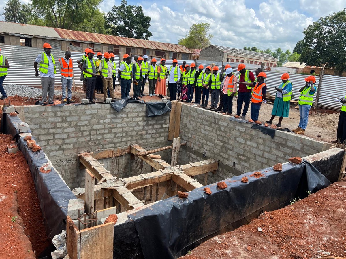 min_waterUg's tweet image. #MWEworks: Officials from Water & Sanitation Development Facility- North in @min_waterUg & Stakeholders held the 1st site meeting to inspect construction of Water, Sanitation & Hygiene & Infrastructure Facilities in schools in Northern Uganda-Lot D LORO Cluster in Oyam District.