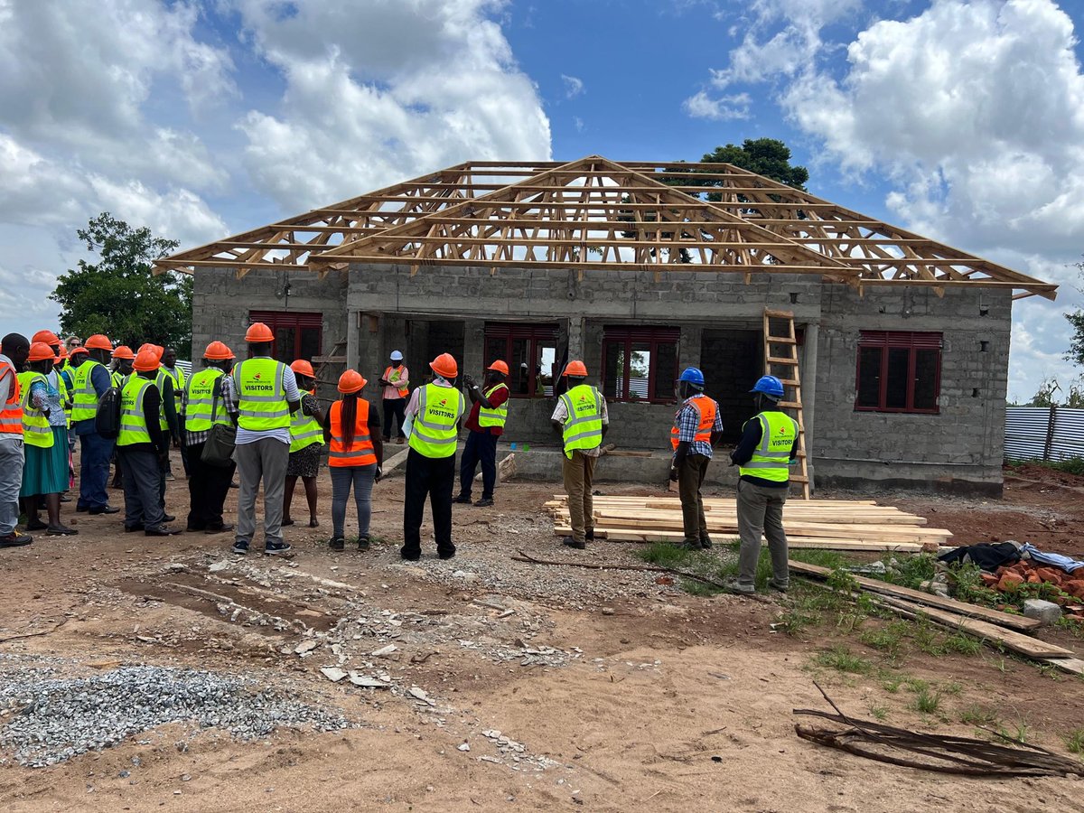min_waterUg's tweet image. #MWEworks: Officials from Water & Sanitation Development Facility- North in @min_waterUg & Stakeholders held the 1st site meeting to inspect construction of Water, Sanitation & Hygiene & Infrastructure Facilities in schools in Northern Uganda-Lot D LORO Cluster in Oyam District.