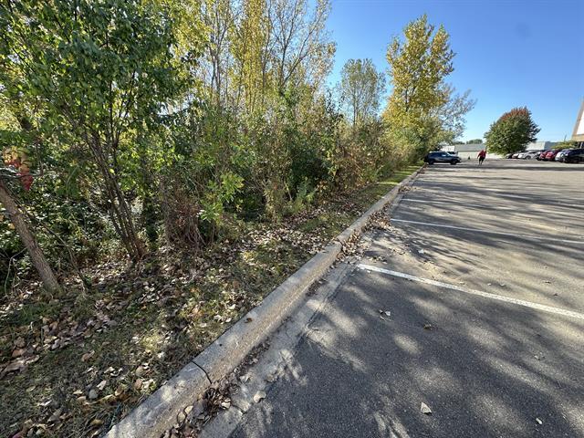 JKStPaulMN's tweet photo. Keeping properties clutter-free! 🚛 Our Junk King St. Paul crew hauled away a couch &amp; household junk left in a New Brighton parking lot. Fast, eco-friendly junk removal you can count on across the Twin Cities.#JunkKIngStPaul #NewBrighton #TwinCities #JunkRemoval https://t.co/GPMgt4LhuG