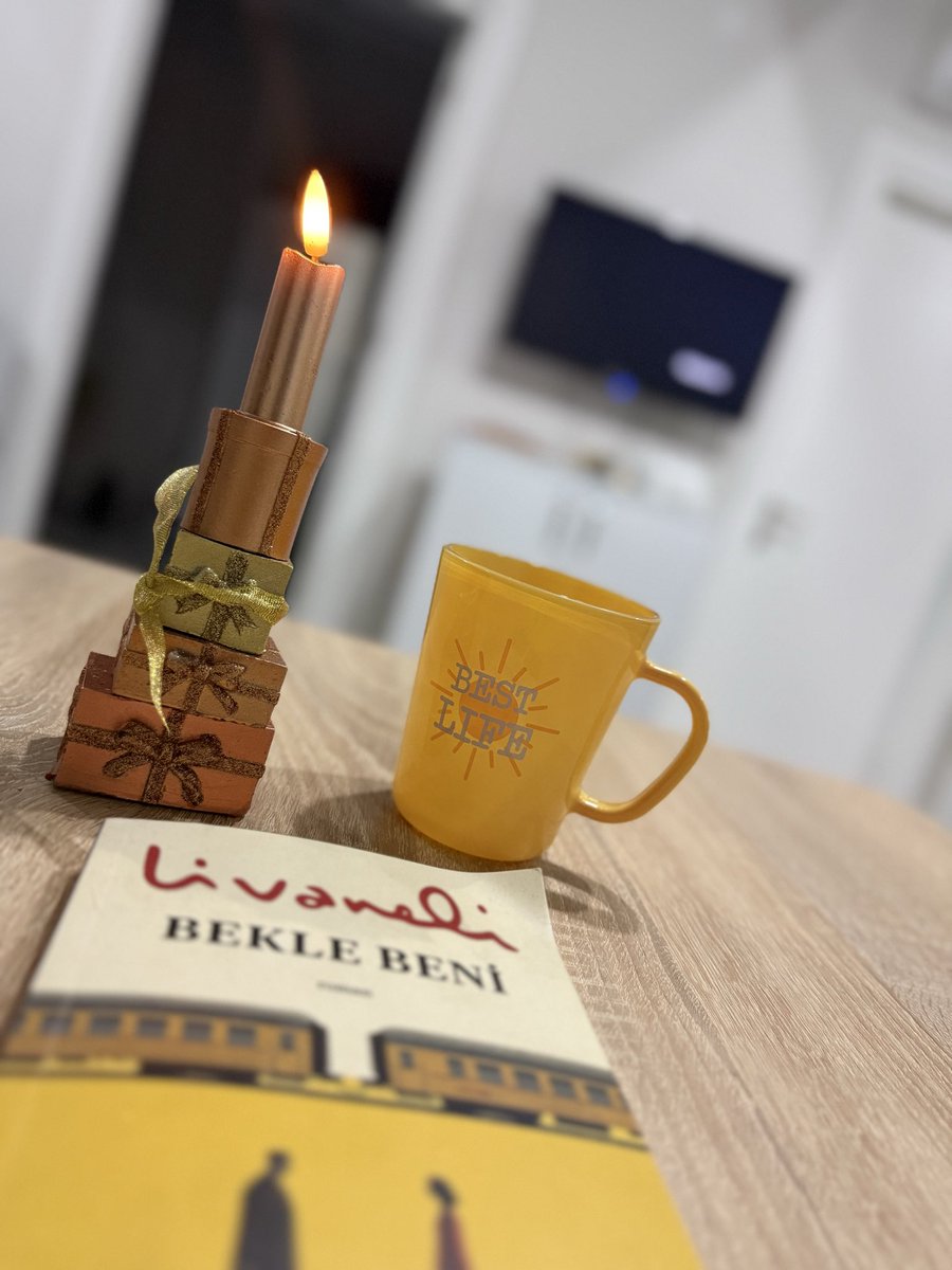 Bitirmek istemediğim için ağırdan alıyorum okumayı 🤎 #zülfülivaneli <a href="/LivaneliZulfu/">Ömer Zülfü Livaneli</a> #beklebeni