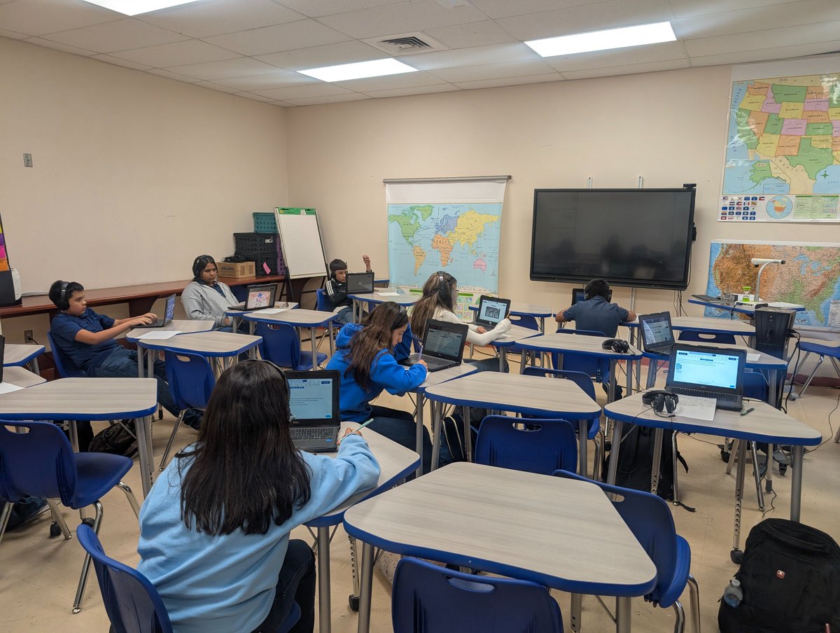 Alvarez_SEISD's tweet image. Golden Hour just got brighter! 🌟 GEMS launched Summit K12 today, and our Eagles are officially leveling up in literacy and language! 💪📚 #GEMSpride #Here2Serve