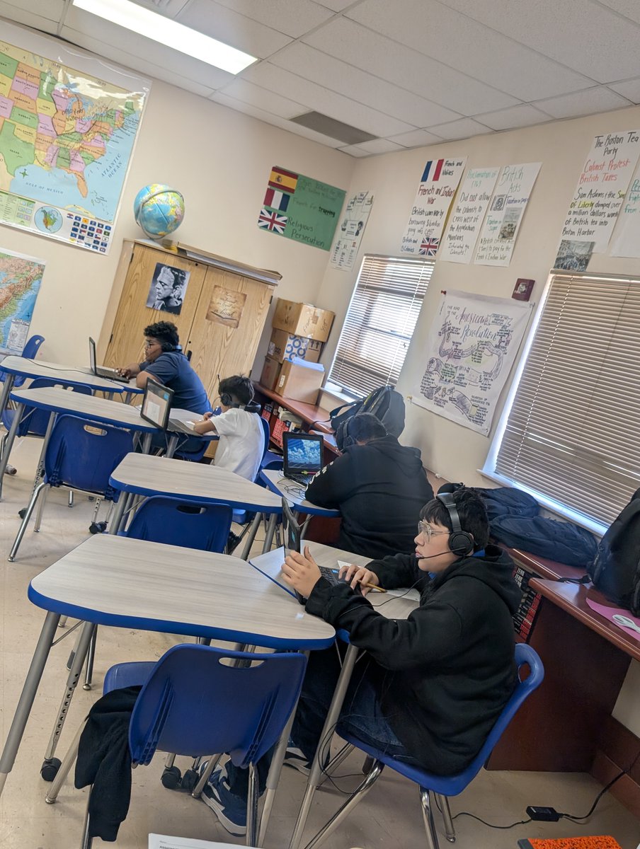 Alvarez_SEISD's tweet image. Golden Hour just got brighter! 🌟 GEMS launched Summit K12 today, and our Eagles are officially leveling up in literacy and language! 💪📚 #GEMSpride #Here2Serve