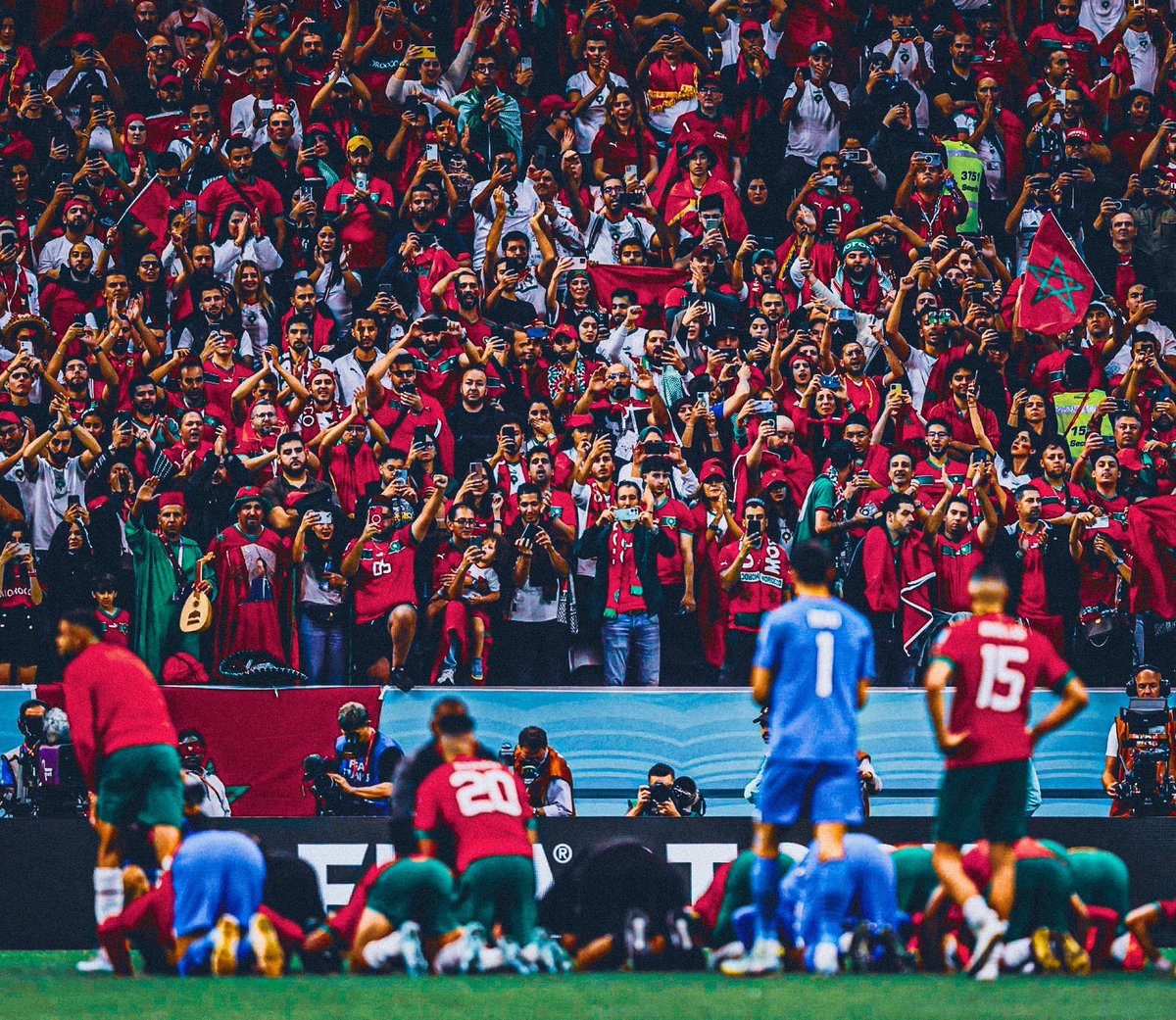 Dédicace à tous les vrais 🇲🇦 qui étaient là quand personne ne croyait en nous.
Quand on s’enflammait pour l’arrivée de Reda Atassi ou Youcef Sekour en sélection jeune.
Ces moments-là sont pour NOUS, ceux qui ont tenu bon entre 2004 et 2017 malgré les galères. ❤️💚
#DimaMaghrib 🇲🇦