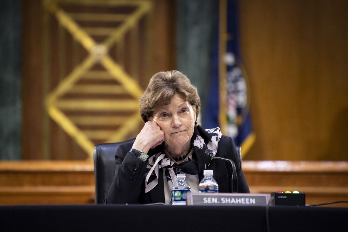 ralakbar's tweet image. NEW!! Trump 'rewards Putin' with Hungary summit as Ukraine 'gets nothing,' says Sen. Shaheen, leading Democrat on foreign policy
Shaheen criticizes Trump for repeating 'mistakes of the past' instead of 'arming Ukraine to the teeth'.