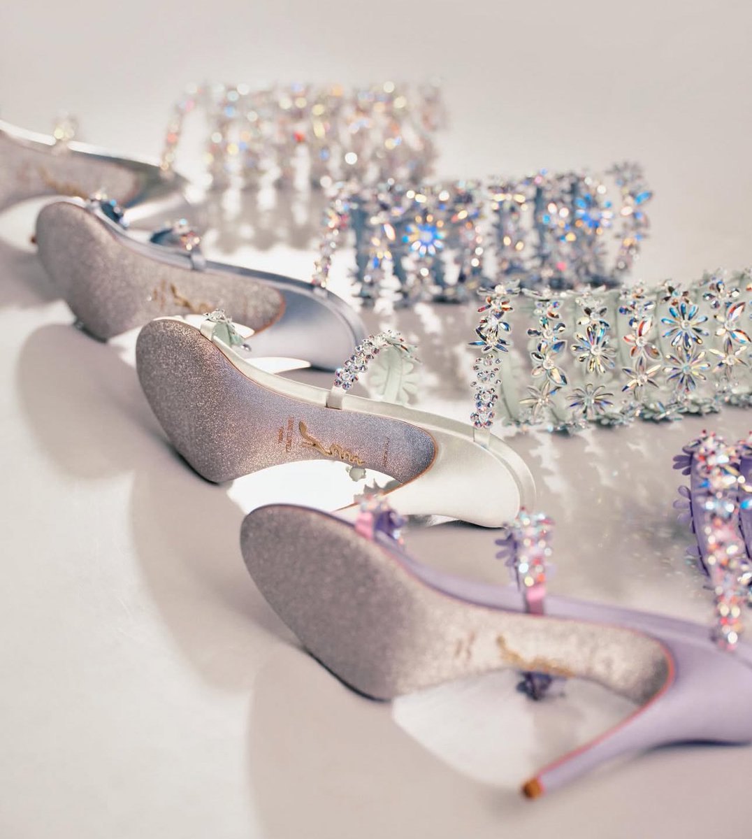 pYSLrada's tweet image. this years Victoria’s Secret Fashion show 2025 heels