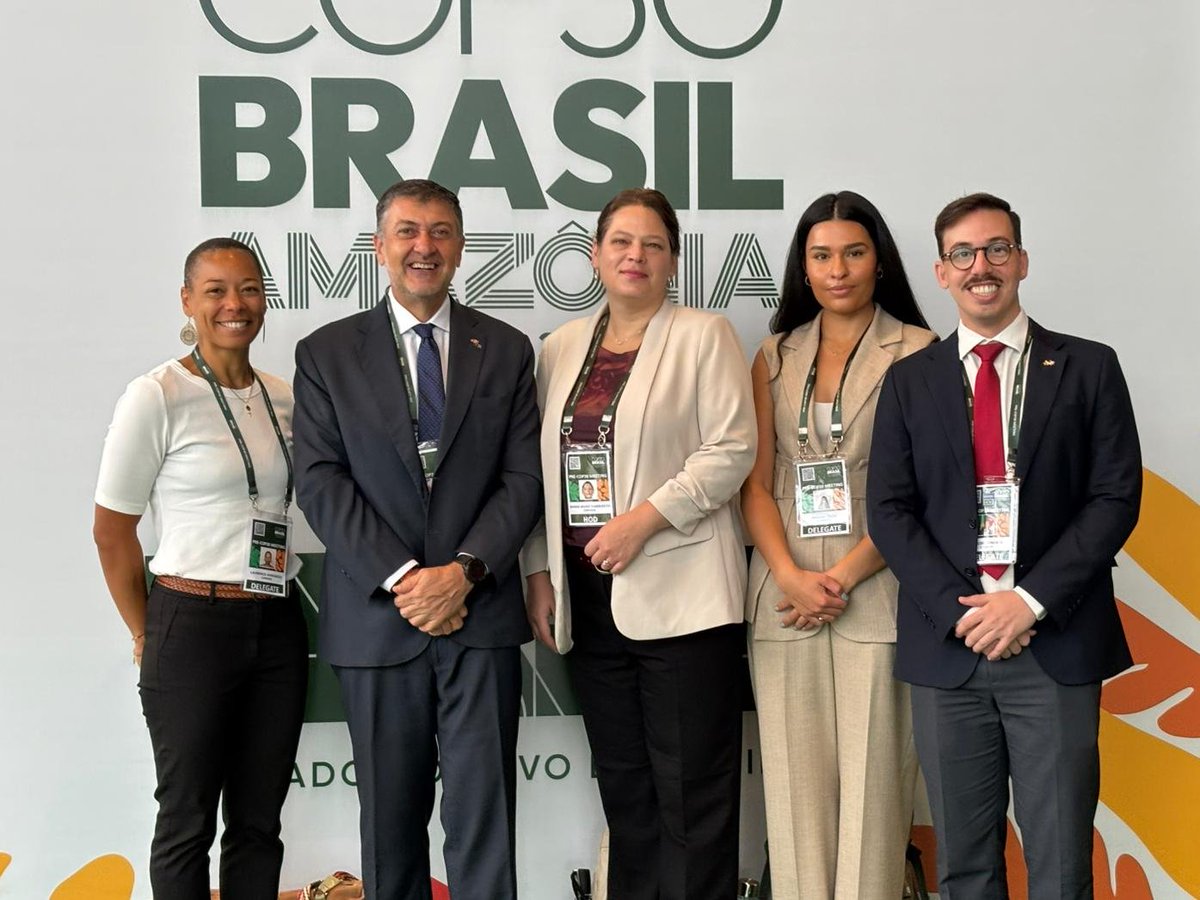 CanadaBrazil's tweet image. Belém, here we come! Such a treat to have such a dynamic negotiating team in Brasilia earlier this week for #PRECOP Working together for a more sustainable and green future is a work for all of us, let’s do this together? 🌎💚 #cop30 @Itamaraty_EN @Cop30noBrasil