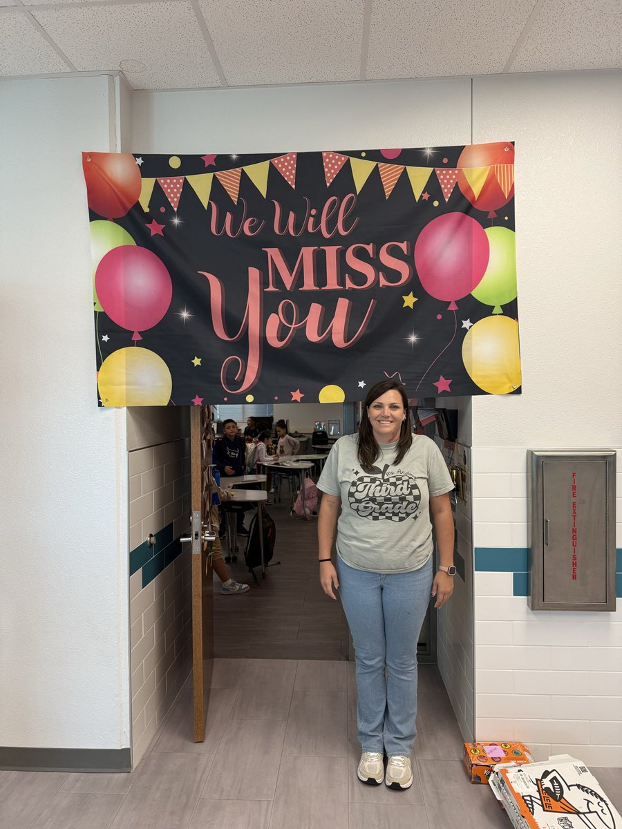 CTrails_ES's tweet image. Congratulations to Ms. Anderson on her promotion to SCE Coach at Sierra Vista. Your impact over the last six years at Cactus Trails is never ending! You will be truly missed. You are a true 💎#CTEHeartAtWork❤️🌵 #WeLeadTX #TeamSISD