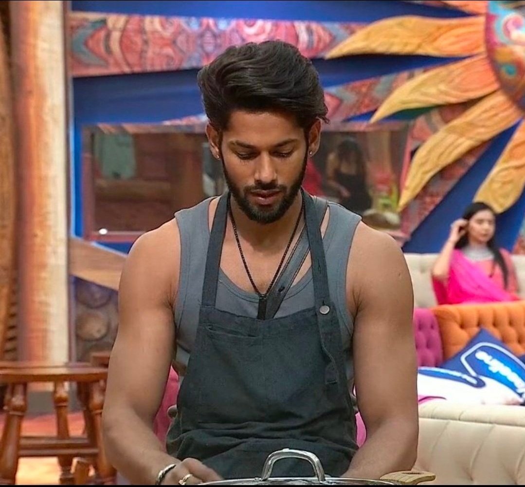 C00L__BoY's tweet image. ye banda kabi rota hi nahi..
BC even Piyaaz kaate howe be nahi Roya 😭

#BaseerAli #Bahana #BiggBoss19