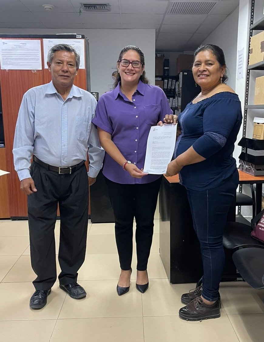 MAATE_Zonal5's tweet photo. #NuestrosTécnicos de la oficina en #SantaElena de @EcuadorMAE, entregaron documento📃 de aprobación para el ingreso de 279 nuevos socios a la Junta Regional de Regantes Valle del Río Javita, alcanzando así un total de 681 integrantes en esta organización comunitaria. https://t.co/YN2v6vwLe7
