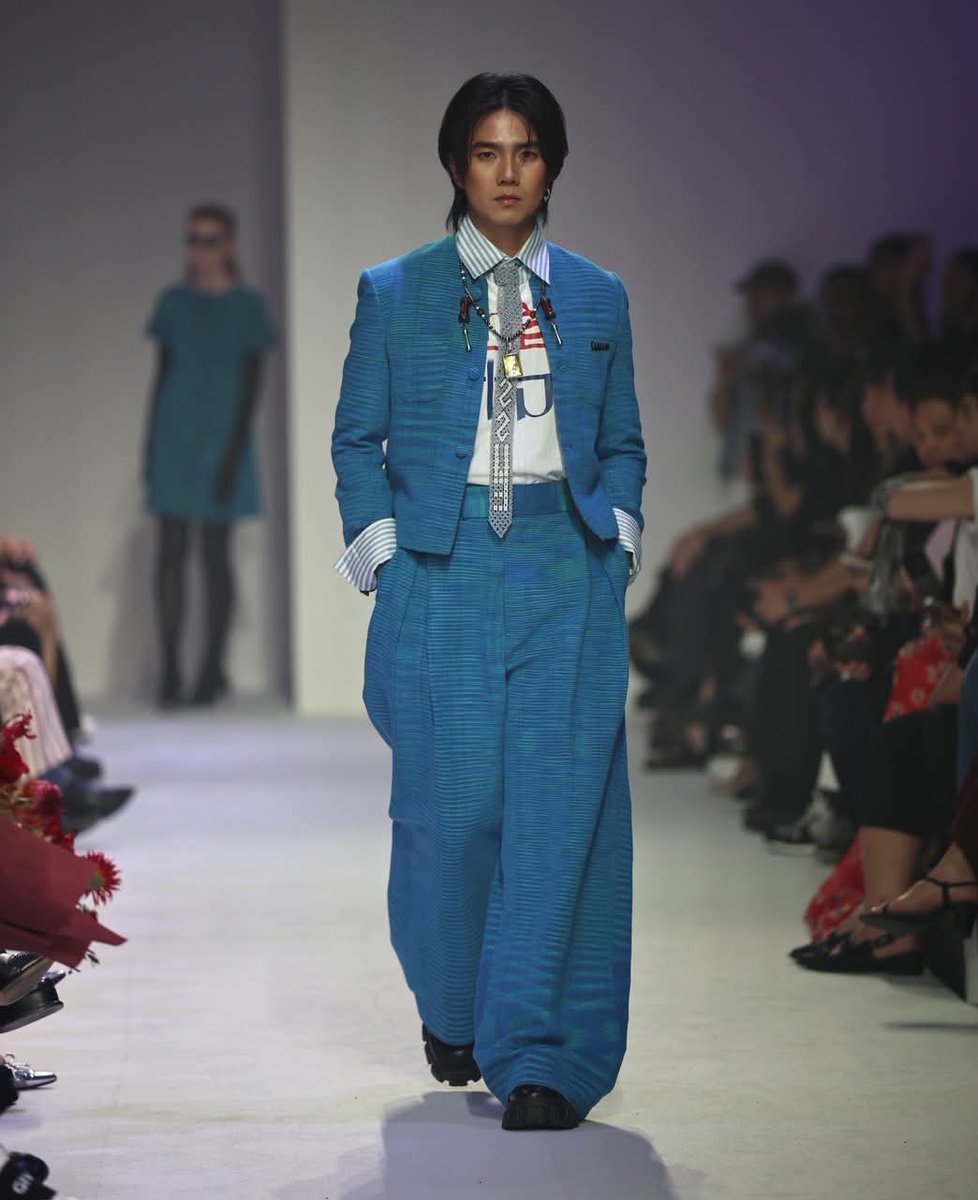 Le sobra belleza 
BUILD AT SIAM PARAGON
#SiamParagonBIFW2025xBuild
#SiamParagonBIFW2025 #BIFW2025
<a href="/JakeB4rever/">BIU.</a>