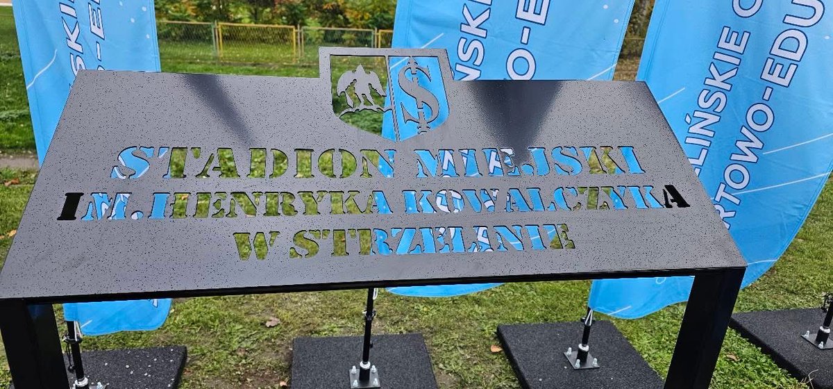 Dziś miałem ogromną przyjemność uczestniczyć w wyjątkowych uroczystościach Klub Sportowy Strzelinianka ⚽️

🔹 Rozpoczęliśmy od uroczystego otwarcia wyremontowanych szatni – miejsca, które z pewnością będzie służyć kolejnym pokoleniom zawodników.
🔹 Następnie stadionowi nadano