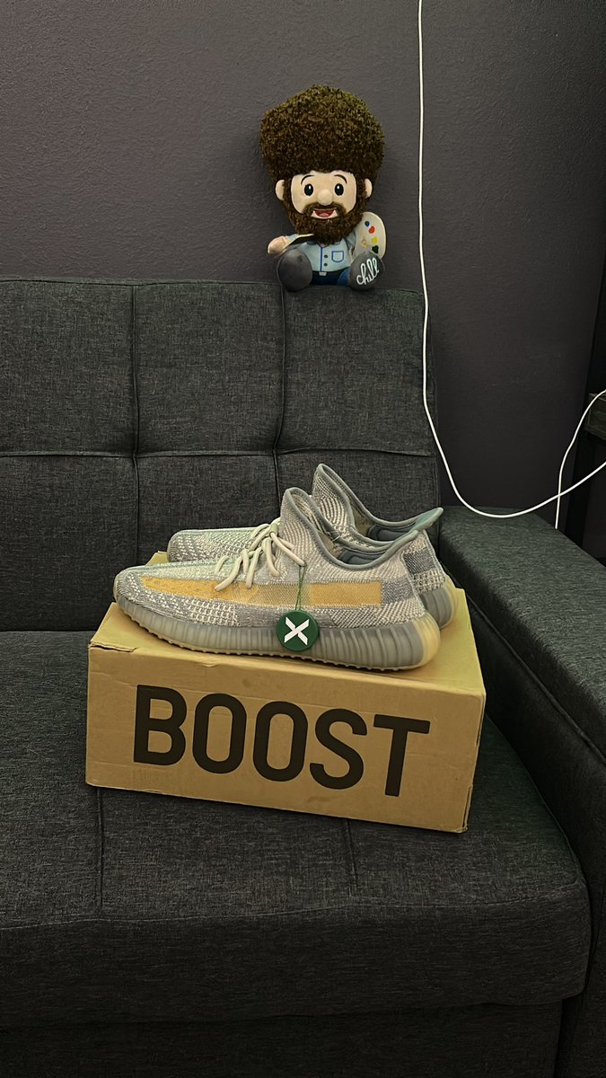 CodeML_'s tweet image. ANOTHER @HypeDrop BANGER DUB.

Me and Ben got matching Yeezys, we just built like that