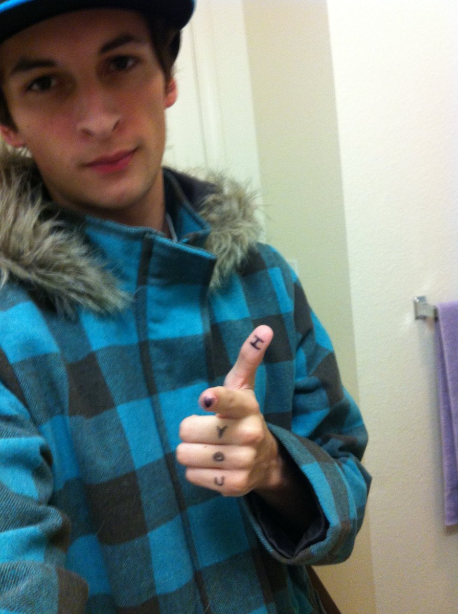 Amplified tweet media