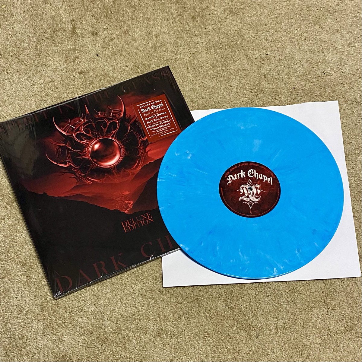 RoadDawg58's tweet image. What was 4 versions has now become 5 with the latest #DeluxeEdition of @dariolorina &amp;amp; @darkchapelband #SpiritInTheGlass vinyl from @MNRKHeavy!