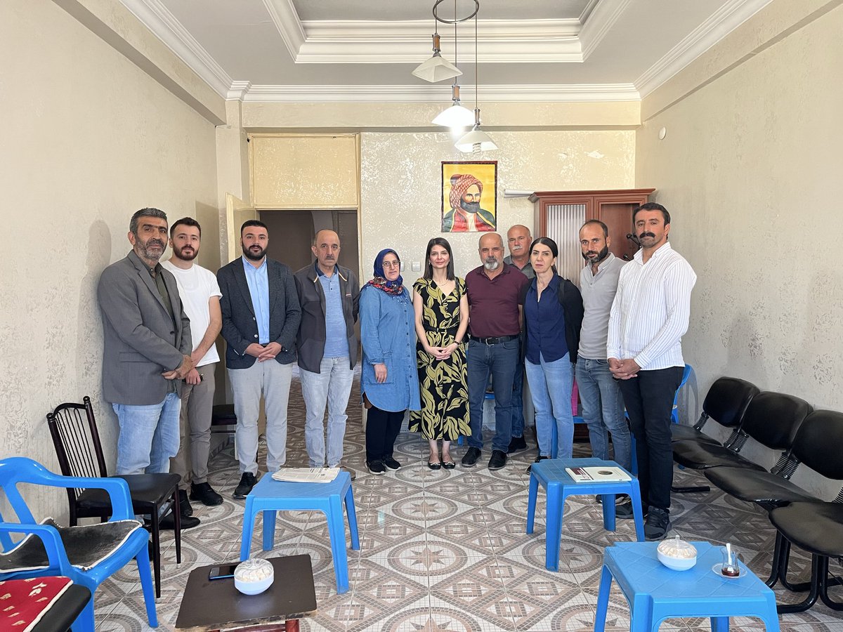 Şubemiz tarafından Tutuklu Aileleriyle Yardımlaşma Derneği (TUAYDER) Batman Şubesinin olağan genel kurulunda seçilen yeni yönetimine tebrik ziyareti gerçekleştirildi.

Ziyarette hapishanelerde yaşanan hak ihlalleri ve hak ihlallerinin sonlandırılması için izlenecek yol ve