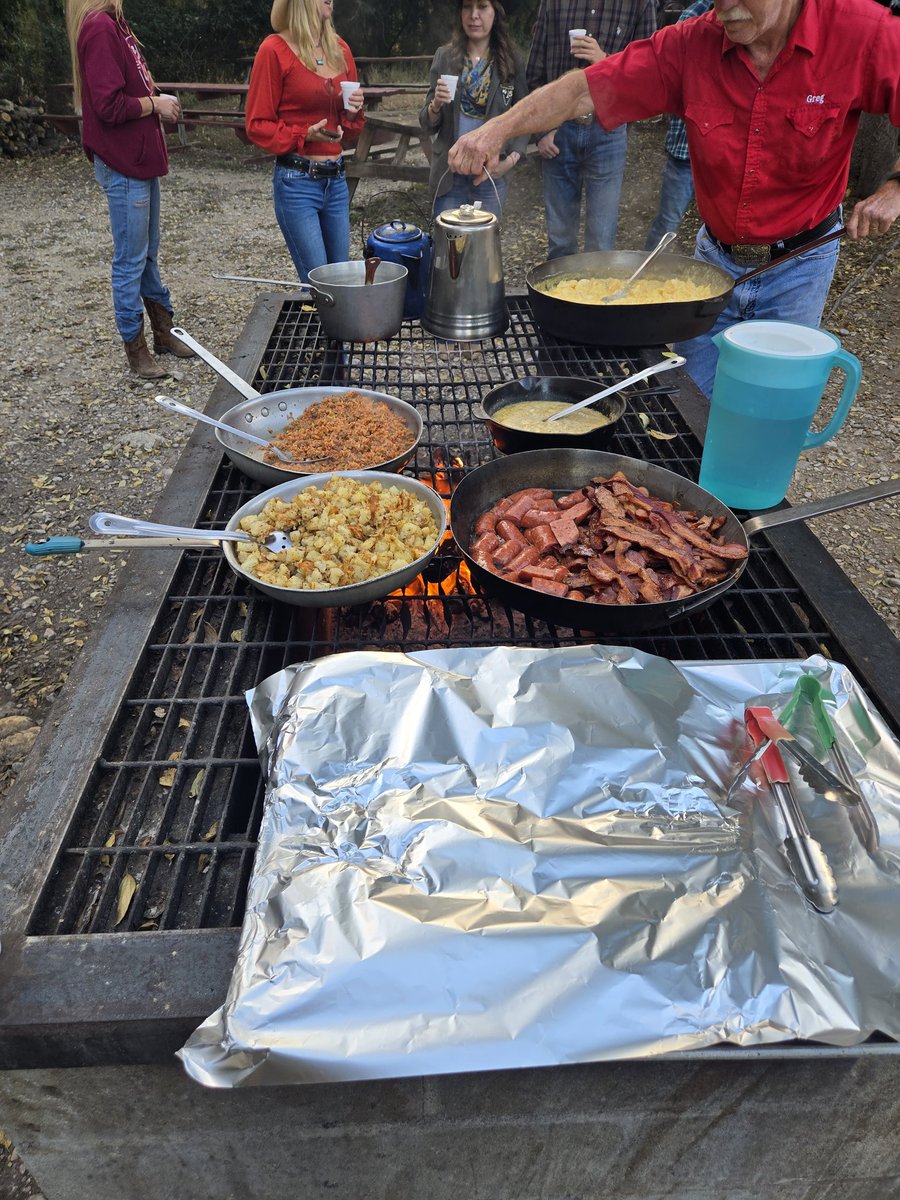 Outdoor ranch breakfast, yum!