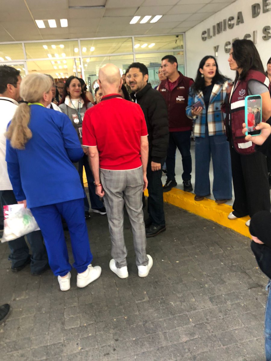 IsssteZonaSur's tweet photo. 📍 Clínica de Especialidades Churubusco
Destacamos la visita y recorrido del Director General, Martí Batres, en la Clínica de Especialidades Churubusco, posterior a las afectaciones ocasionadas por las intensas lluvias e inundaciones. Su presencia refuerza el compromiso institucional de atender de manera directa las necesidades de la derechohabiencia y del personal. 🌧️🤝

#ISSSTE #ZonaSur #MartíBatres #Churubusco #TratoDigno #AtenciónOportuna #Infraestructura
