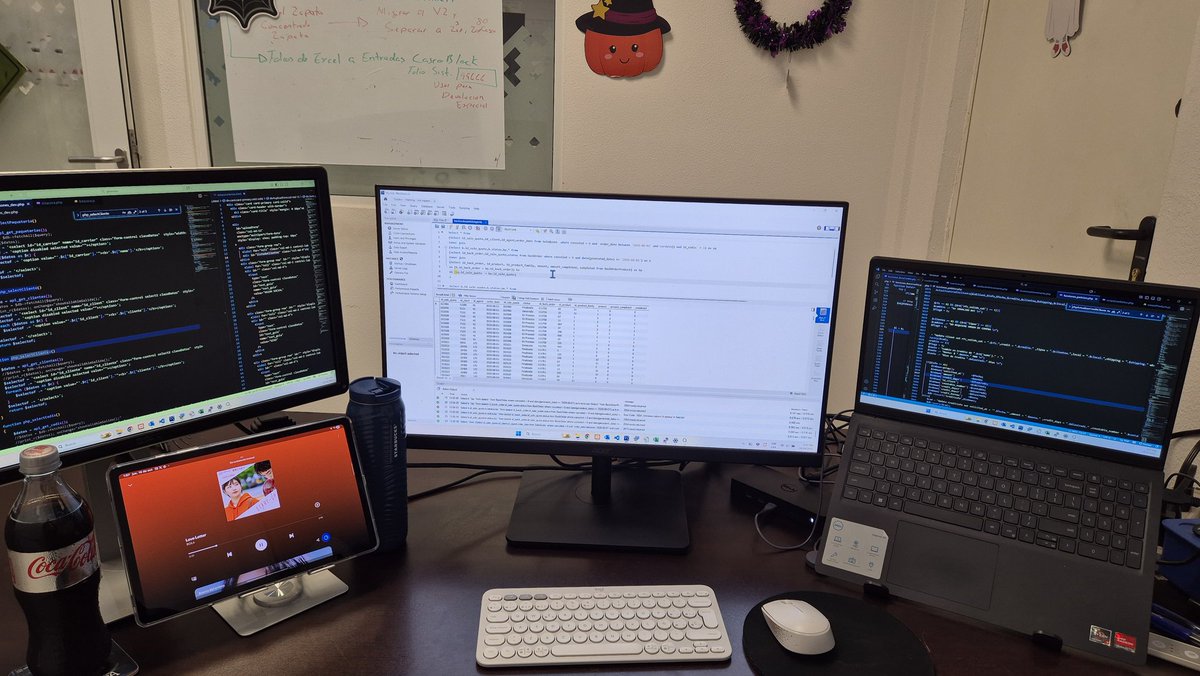 Alex_HunterX's tweet image. Hoy tenemos limpia el área de trabajo #coding #php #Godinez
No puede faltar el café, ni la bebida gaseosa