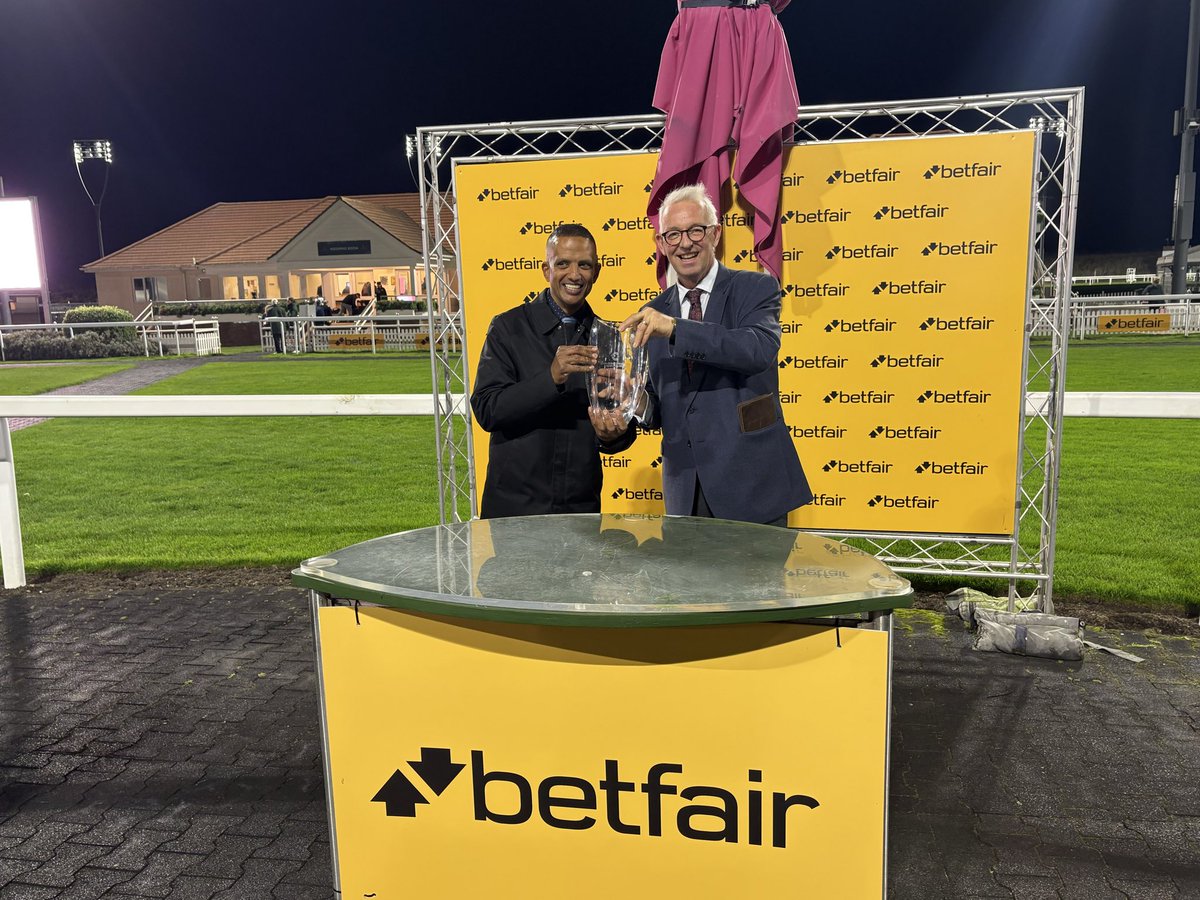 MichelleFracing's tweet image. What a night @ChelmsfordCRC a winner with ‘Wyld Bill’ @Denis__Quinn @Raydawson101 for owner @chris_housego & team
👏🏇🍾🥂