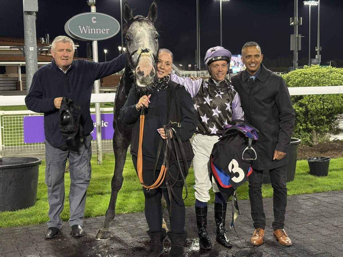 MichelleFracing's tweet image. What a night @ChelmsfordCRC a winner with ‘Wyld Bill’ @Denis__Quinn @Raydawson101 for owner @chris_housego & team
👏🏇🍾🥂