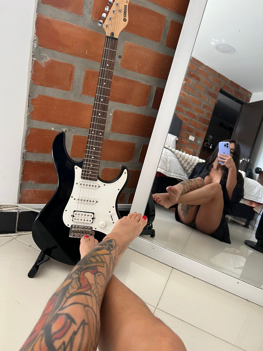 Do you want me to touch it? 😏
Online now camsoda.com/NiicoleAnders 🔥
