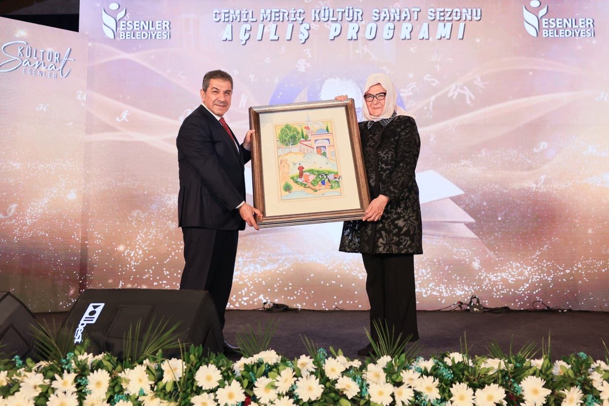 Esenler’de artık gelenek haline getirdiğimiz ve 10 yıldır kültür dünyamızın önemli şahsiyetlerine ithaf ettiğimiz kültür sanat sezonumuzu bu yıl, fikir dünyamızın mümtaz ismi Cemil Meriç’in adıyla anlamlandırdık.

Türkiye Yazma Eserler Kurumu Başkanımız Dr. <a href="/coskunyilmaz66/">Coşkun Yılmaz</a>’ın,