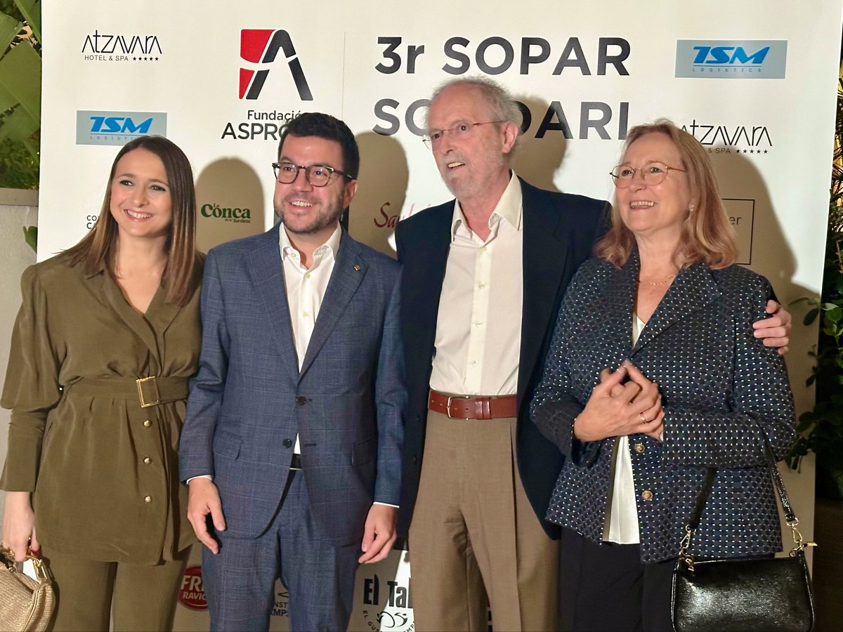rispau's tweet photo. Tercer sopar solidari d’Aspronis.
57 anys de valentia, implicació i valors.
Una il·lusió especial compartir la nit amb Cristóbal Colón, ànima de la @fageda.
Moltes gràcies equip @ASPRONIS per tot el que feu.
#AmbTu https://t.co/M6k1N04y2Y