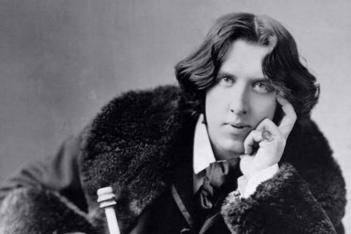 Olabilecek en zevksiz, en yavan çağda yaşıyoruz. Uyku bile bize ihanet etti.

Oscar Wilde