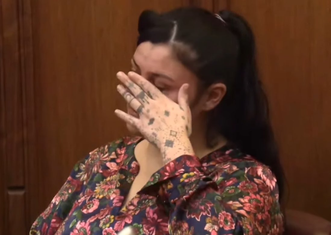 imadriienne's tweet photo. #DaisyLink #DaisyLinkTrial #ToxicRelationshipMurderTrial
Daisy Link seen emotional & crying as court ends today โผ๏ธ
Screenshots taken by myself ๐๐ผ๐๐ผ https://t.co/LMJCeWSCm3