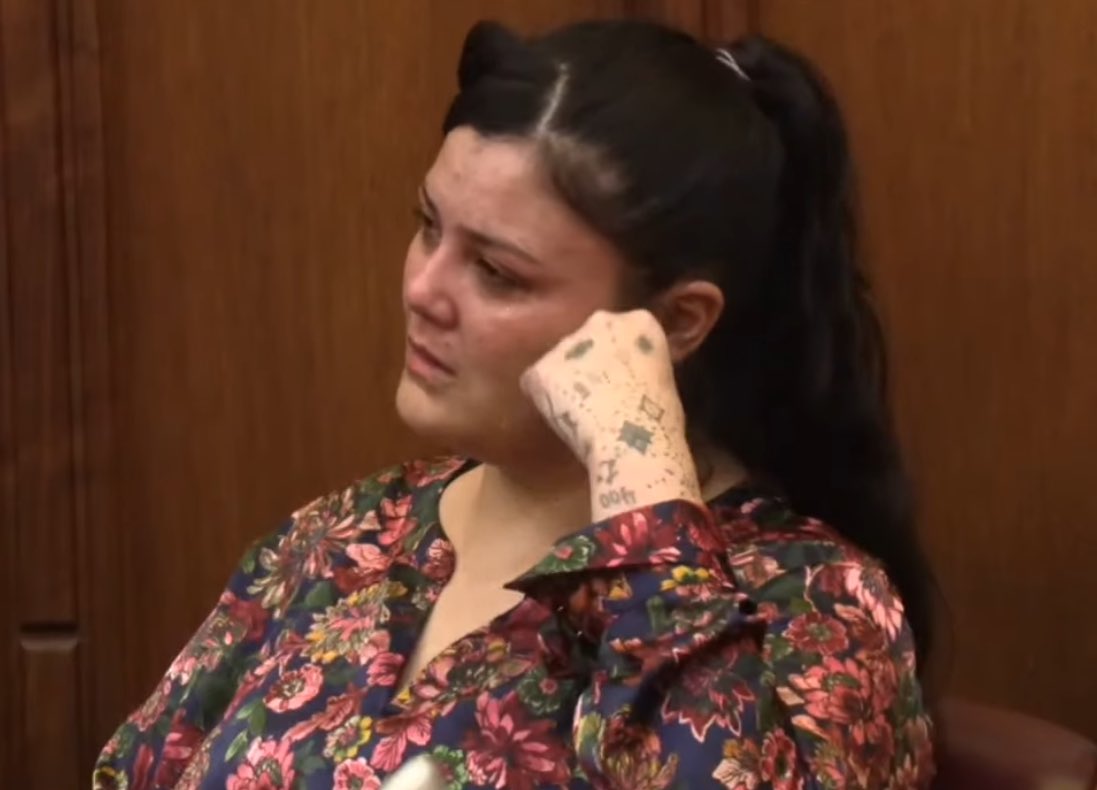 imadriienne's tweet photo. #DaisyLink #DaisyLinkTrial #ToxicRelationshipMurderTrial
Daisy Link seen emotional & crying as court ends today โผ๏ธ
Screenshots taken by myself ๐๐ผ๐๐ผ https://t.co/LMJCeWSCm3