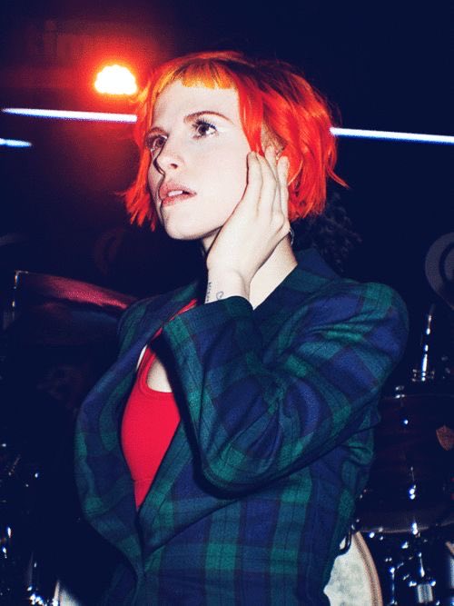 KNUCKLEWH1TE's tweet image. missing her baby bangs like a mf