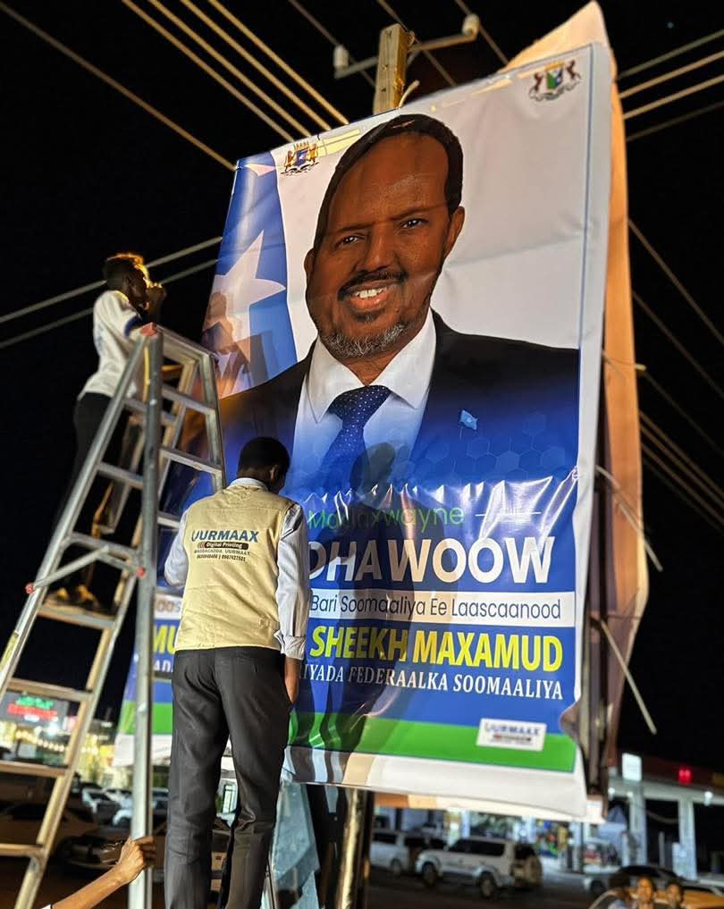 abmusechennel's tweet photo. #Laascanood: Sawirka Madaxweyne Xasan Sheikh ayaa la sudhay waddooyinka magaaladaasi oo la sheegay in uu booqnayo bilowga isbuuca soo socda. https://t.co/g51eZGtcU4