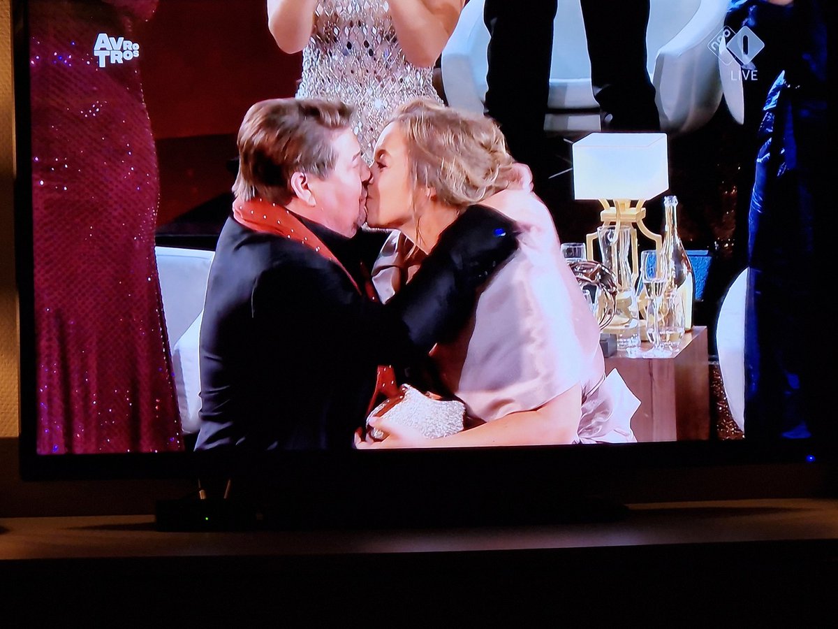 zijopnr11's tweet image. 🥁 Ready to rumble 🥁
❤️ Martijn Krabbé 🏆 Legend 

#Televizierring #martijnkrabbé #winnaar #readytorumble