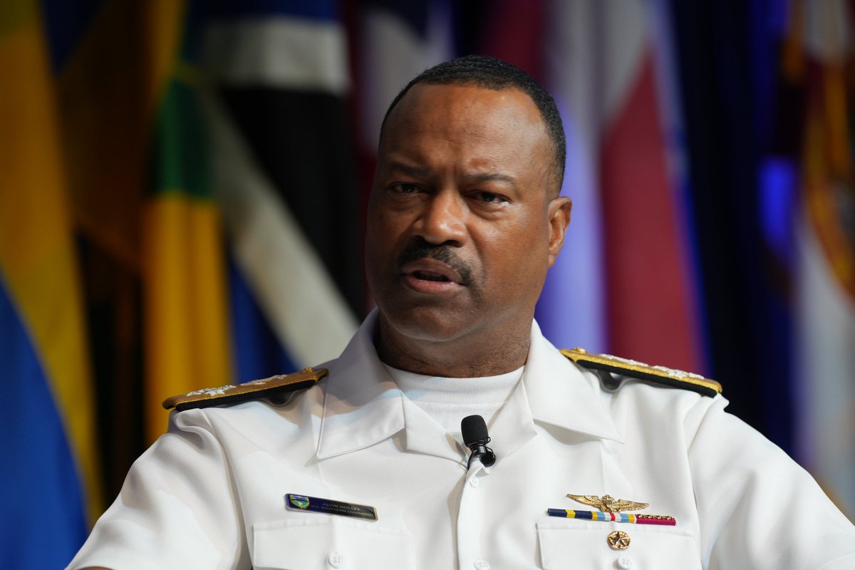 DIFUNDELOYA's tweet photo. 🚨 ¡ÚLTIMA HORA VENEZUELA! 🚨🇻🇪

LO ÚLTIMO 🚨 Almirante Alvin Holsey, jefe del Comando Sur, se retira del cargo, según el New York Times. https://t.co/frn1p5GvdF
