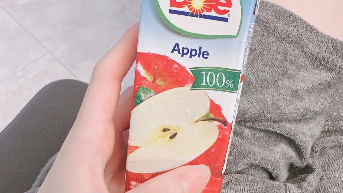 おはよう～_x000D_
りんごジュースんまぁ🤤🍎